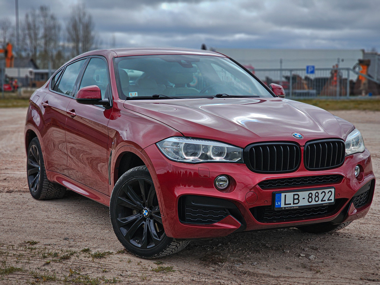 Аварийный Легковые автомобили BMW из Латвии, продажа подержанных и новых  Легковых автомобилей BMW