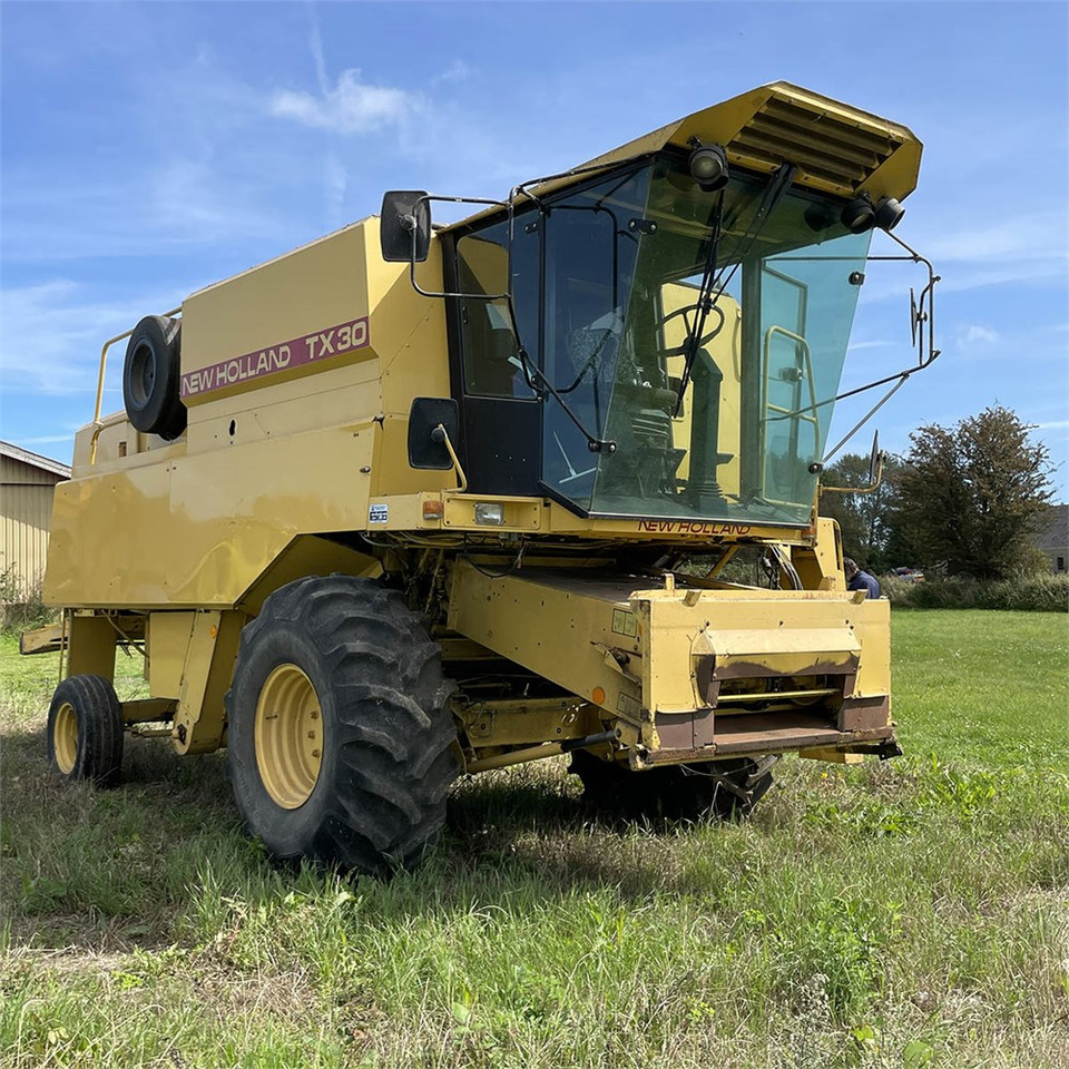 Зерноуборочный комбайн New Holland TX 30 из Дании, купить подержанный  Зерноуборочный комбайн, Truck1 ID: 8139536