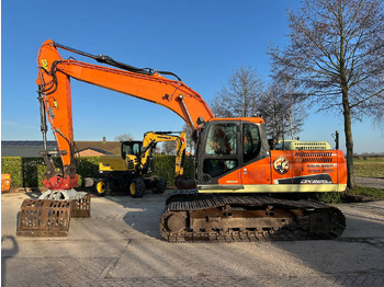 Гусеничный экскаватор Doosan DX225LC: фото 4