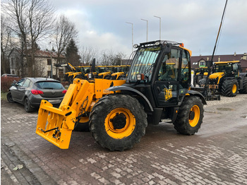 Телескопический погрузчик JCB