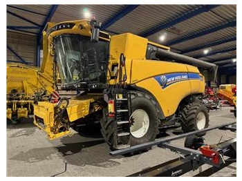 Зерноуборочный комбайн NEW HOLLAND CX series