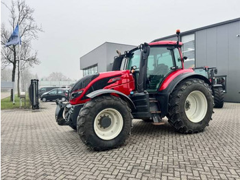 Трактор VALTRA T144