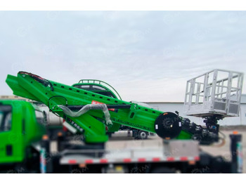 Грузовик с подъемником