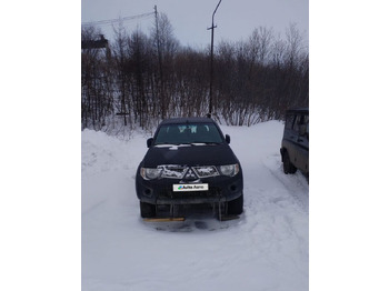 Легковой автомобиль MITSUBISHI L200