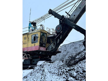 Гусеничный экскаватор