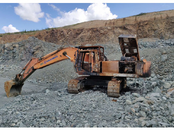 Гусеничный экскаватор