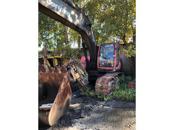 Гусеничный экскаватор