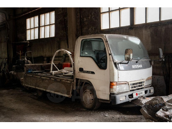 Грузовик бортовой/ Платформа NISSAN