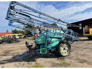 Прицепной опрыскиватель