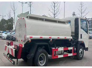 Грузовик-цистерна ISUZU