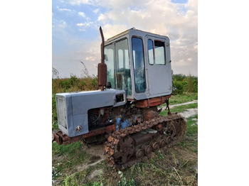 Гусеничный трактор