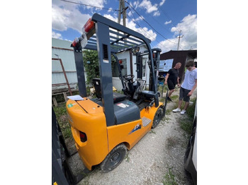 Вилочный погрузчик