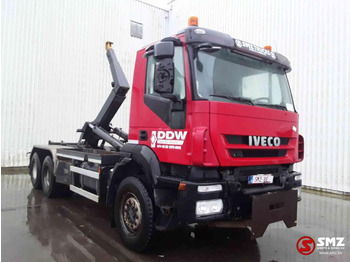 Грузовик-контейнеровоз/ Сменный кузов IVECO Trakker