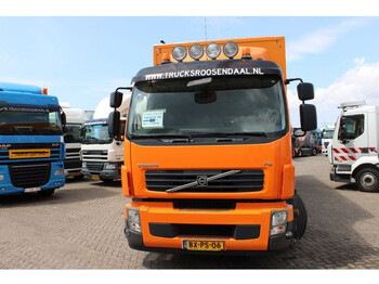 Грузовик с закрытым кузовом Volvo FE 300 + 6x2 + manual + lift+LOW KLM: фото 3