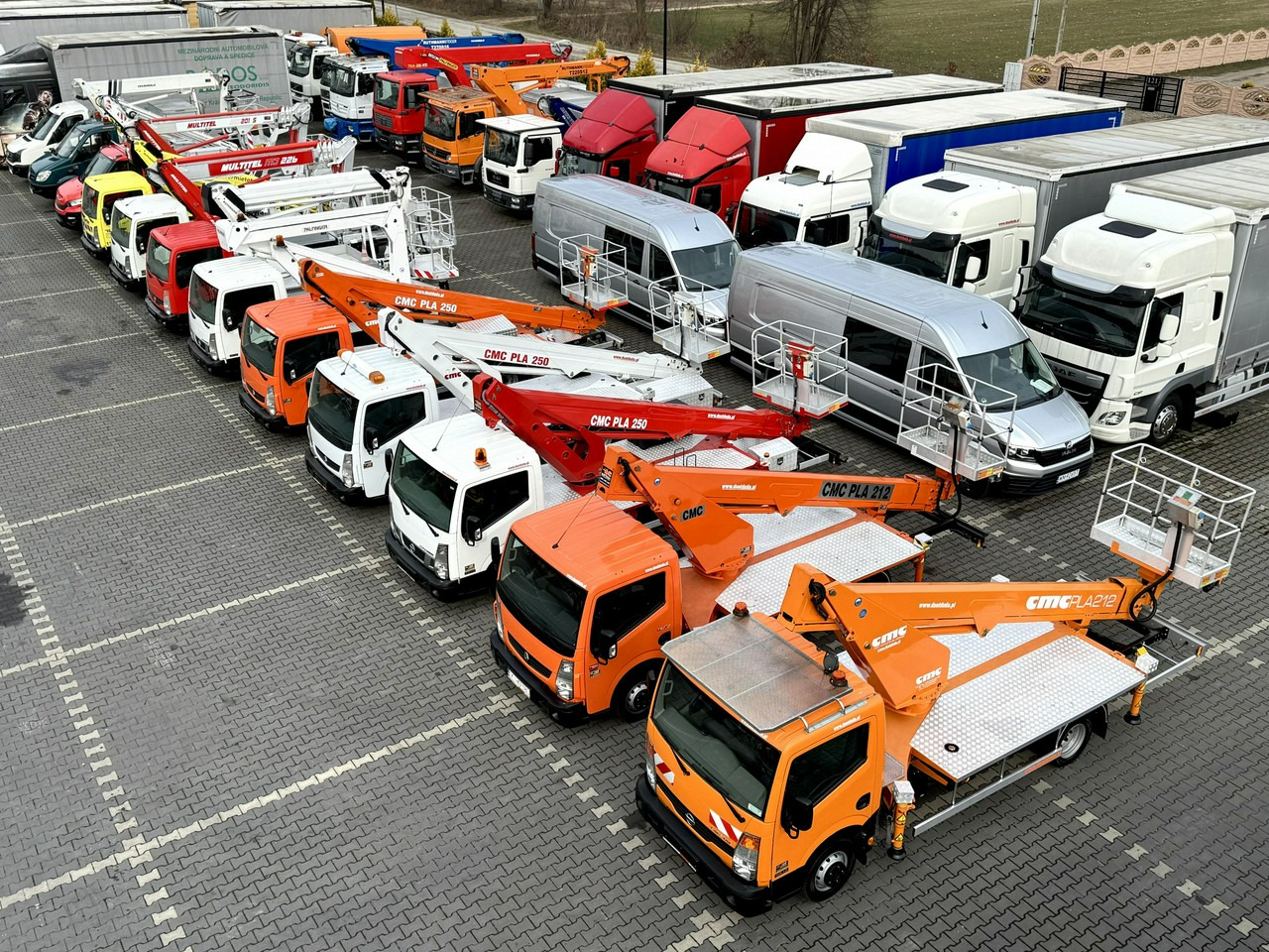 Nissan Zwyżka / Podnośnik Koszowy / 4X4 / CABSTAR / MAXITY / SPRINTER - Грузовик с подъемником: фото 1 Nissan Zwyżka / Podnośnik Koszowy / 4X4 / CABSTAR / MAXITY / SPRINTER - Грузовик с подъемником: фото 1