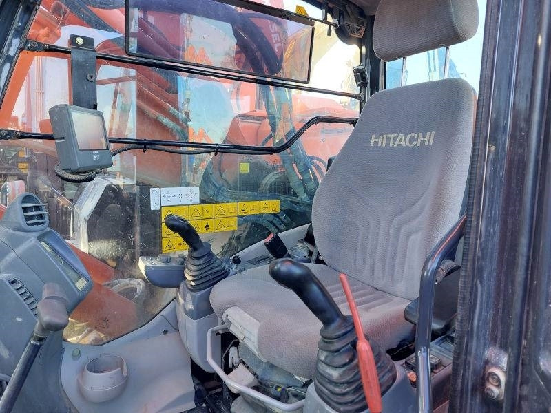 Гусеничный экскаватор Hitachi ZX 225 US LC-6: фото 11