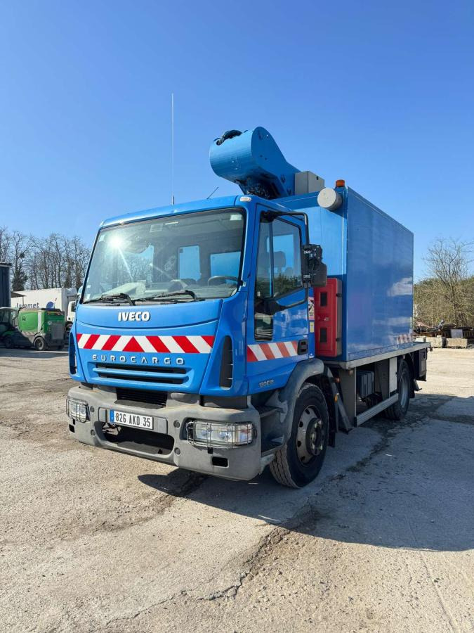 Iveco Eurocargo 130E18 - Грузовик с подъемником: фото 1 Iveco Eurocargo 130E18 - Грузовик с подъемником: фото 1