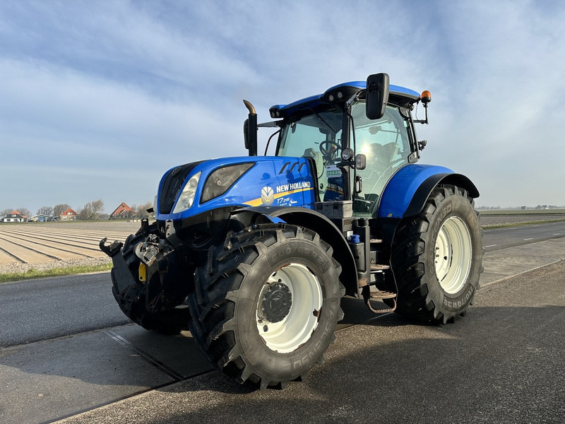 New Holland T7.245 - Трактор: фото 1 New Holland T7.245 - Трактор: фото 1
