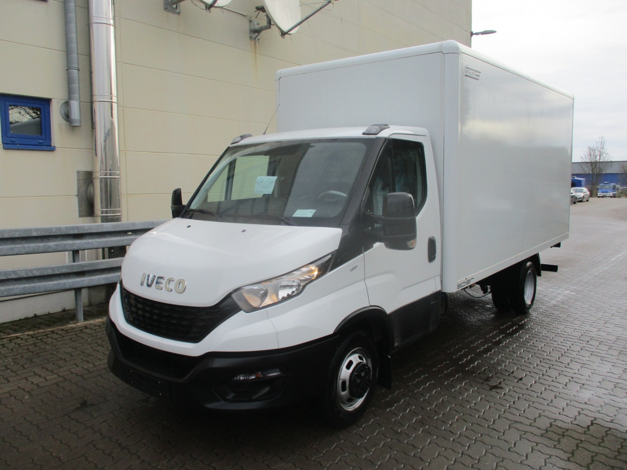 IVECO Daily 35C16H Euro6 Klima ZV - Грузовик-шасси: фото 1 IVECO Daily 35C16H Euro6 Klima ZV - Грузовик-шасси: фото 1