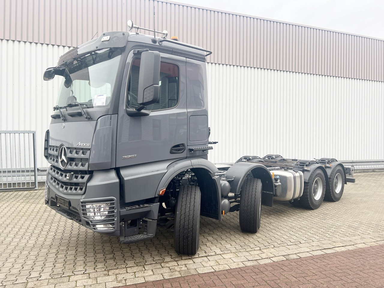 Новый Крюковой мультилифт Mercedes-Benz Arocs 3251 L 8x4/4 Arocs 3251 L 8x4/4: фото 8