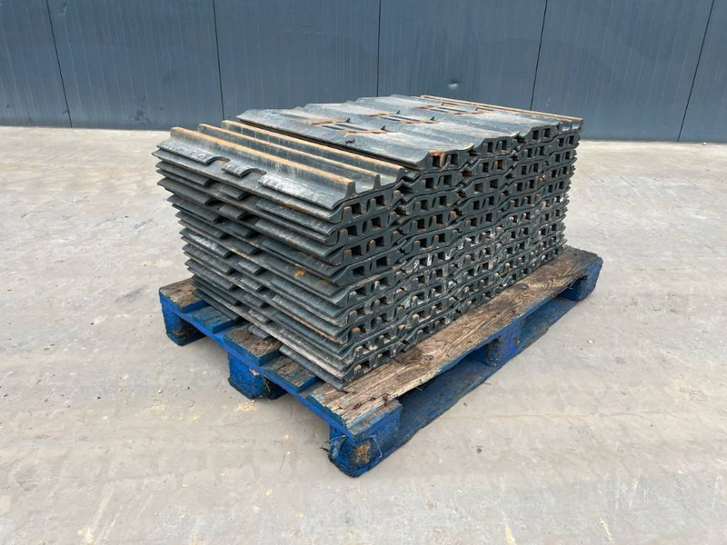 Hyundai R210 / R215 / R220 Shoes 3 Grouser 600mm - Рама/ Шасси для Строительной техники: фото 1 Hyundai R210 / R215 / R220 Shoes 3 Grouser 600mm - Рама/ Шасси для Строительной техники: фото 1