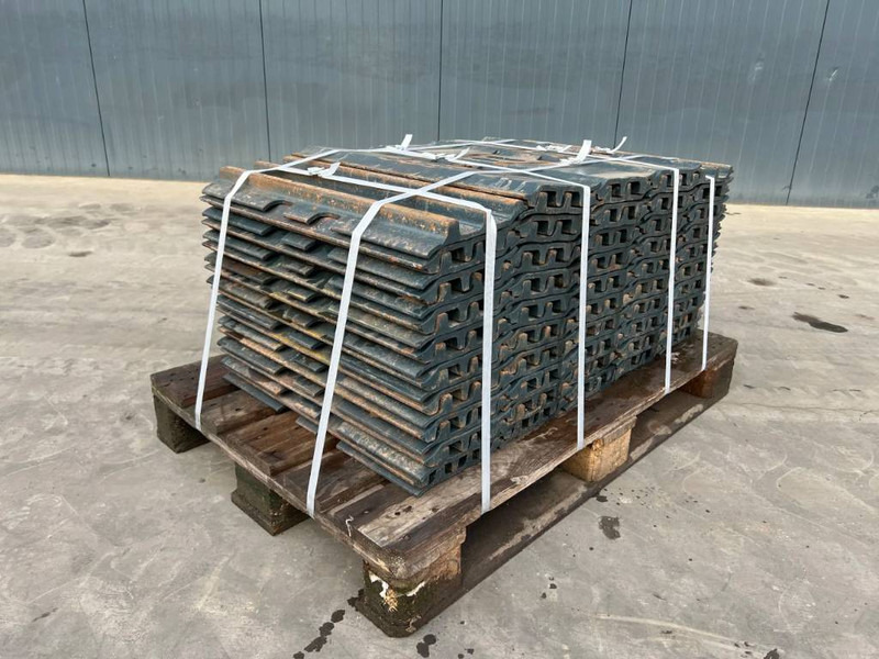 Hyundai R210 / R215 / R220 Shoes - Рама/ Шасси для Строительной техники: фото 1 Hyundai R210 / R215 / R220 Shoes - Рама/ Шасси для Строительной техники: фото 1