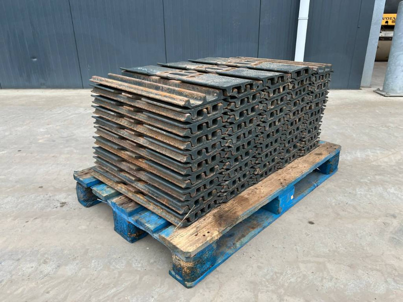 Hyundai R210 / R215 / R220 Shoes - Рама/ Шасси для Строительной техники: фото 1 Hyundai R210 / R215 / R220 Shoes - Рама/ Шасси для Строительной техники: фото 1