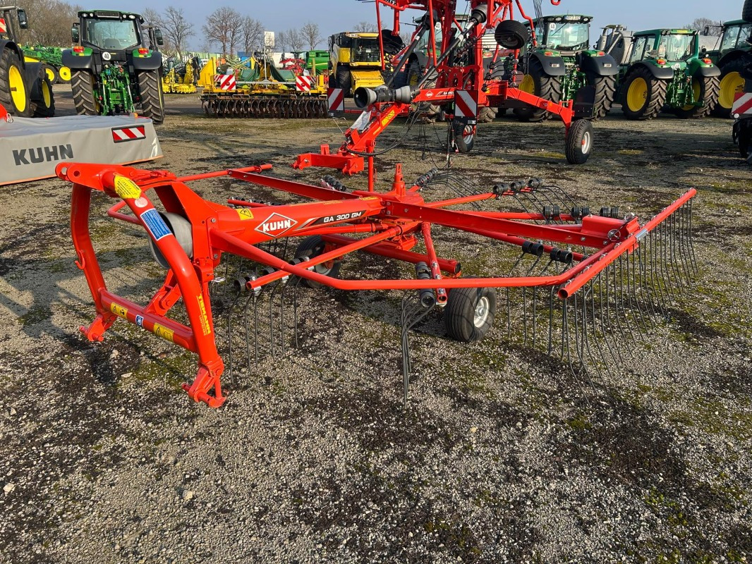 Kuhn GA 300 GM - Сеноворошилка: фото 1 Kuhn GA 300 GM - Сеноворошилка: фото 1
