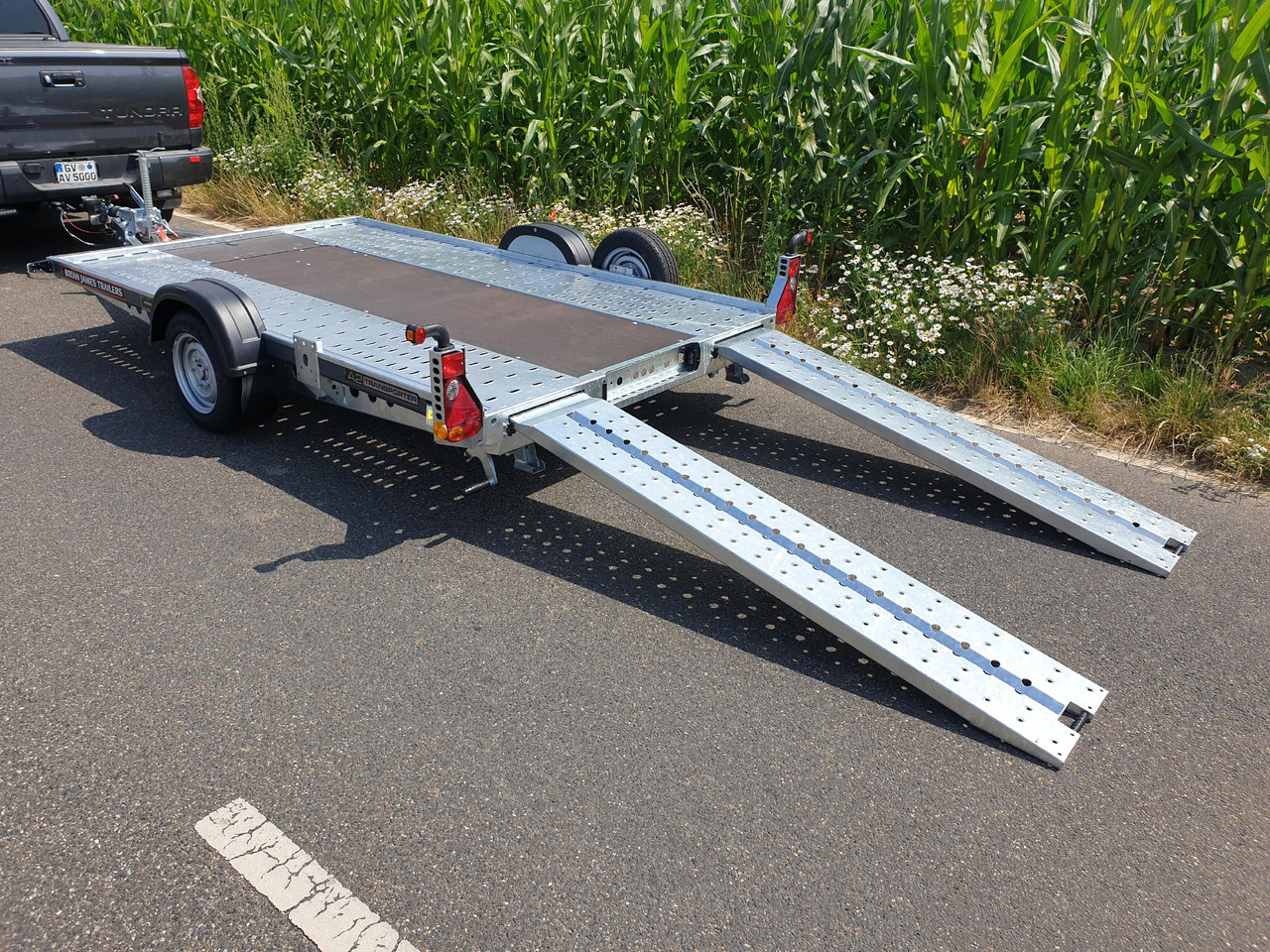 Brian James A2 Transporter 320x180cm ausziehbare Rampen 190cm Stützen greyline 1500kg Abverkauf - Прицеп для спецтехники: фото 1 Brian James A2 Transporter 320x180cm ausziehbare Rampen 190cm Stützen greyline 1500kg Abverkauf - Прицеп для спецтехники: фото 1