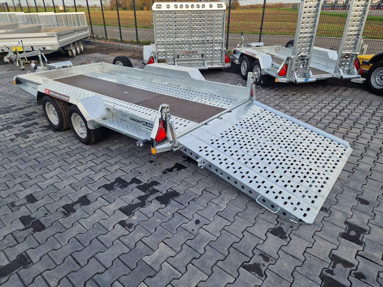 Brian James Digger Plant 543-3717-35-2 370x170x15cm Auffahrklappe Reserverad Schaufelablage 3500kg - Прицеп для спецтехники: фото 1 Brian James Digger Plant 543-3717-35-2 370x170x15cm Auffahrklappe Reserverad Schaufelablage 3500kg - Прицеп для спецтехники: фото 1