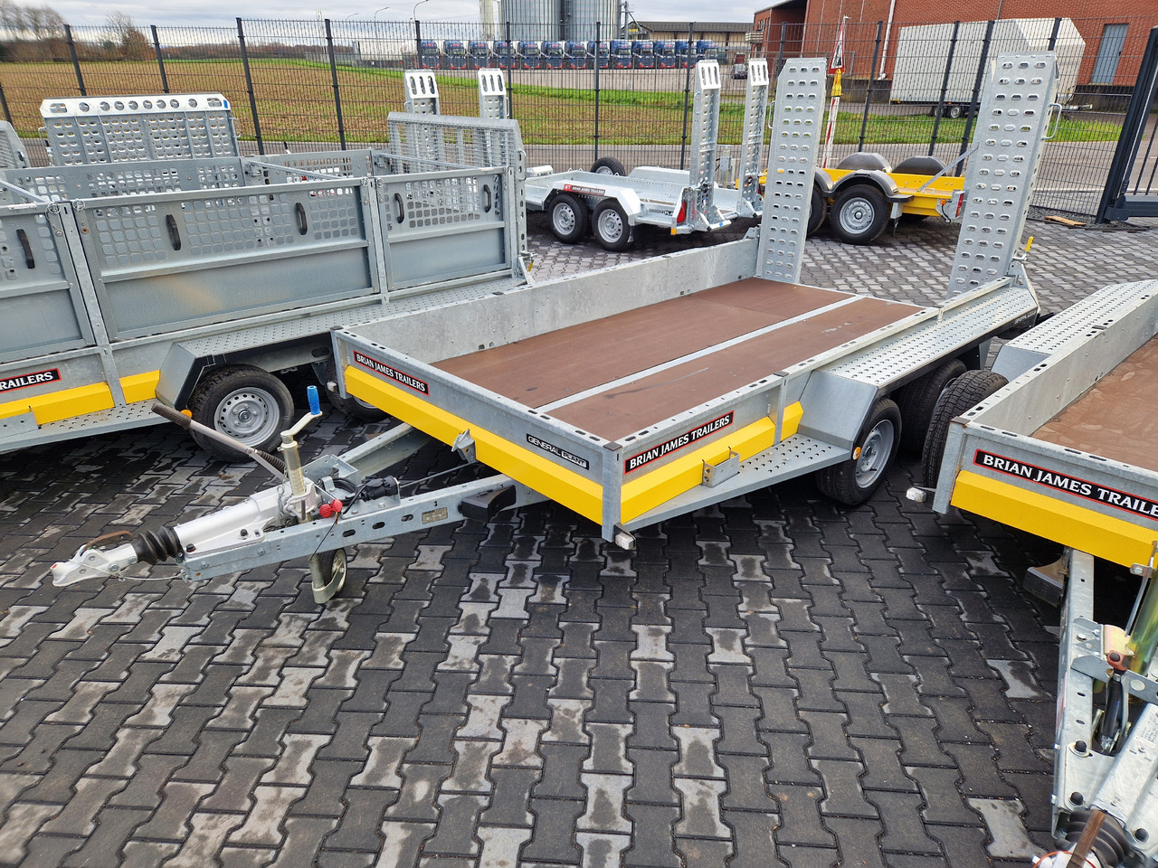 Brian James General Plant 360x185x25cm Auffahrrampen Reserverad (L) 3500kg - Прицеп для спецтехники: фото 1 Brian James General Plant 360x185x25cm Auffahrrampen Reserverad (L) 3500kg - Прицеп для спецтехники: фото 1