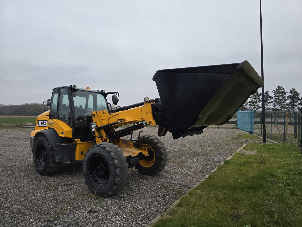 JCB TM320S - Телескопический фронтальный погрузчик: фото 1 JCB TM320S - Телескопический фронтальный погрузчик: фото 1