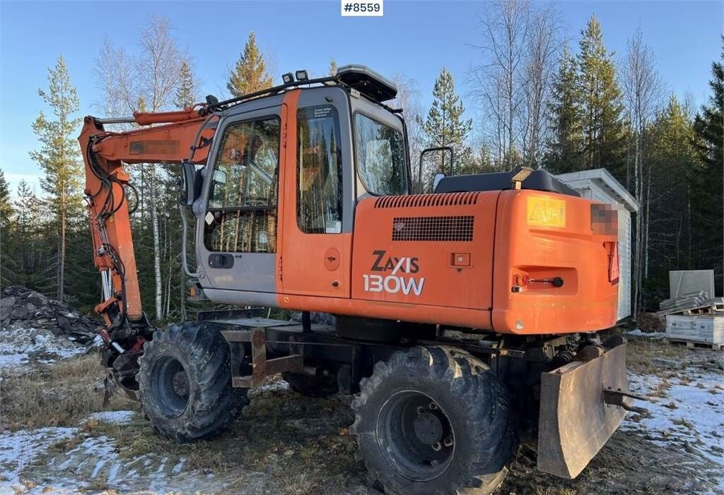 Hitachi ZX130W Wheeled excavator - Гусеничный экскаватор: фото 1 Hitachi ZX130W Wheeled excavator - Гусеничный экскаватор: фото 1