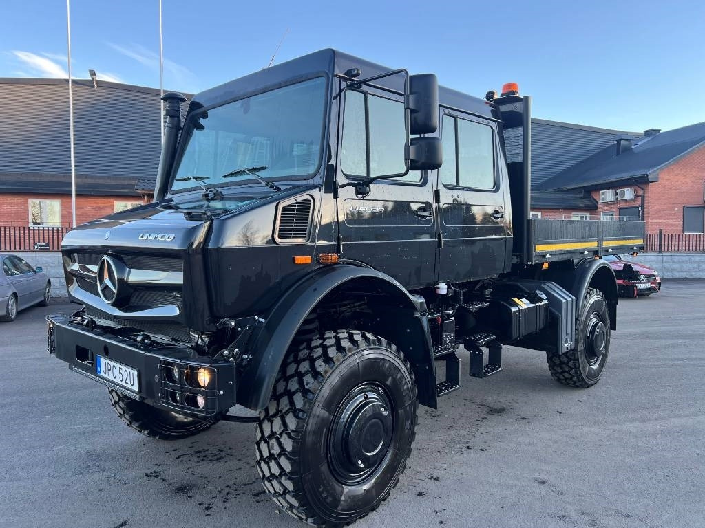 Mercedes-Benz Unimog - Грузовик бортовой/ Платформа, Автоманипулятор: фото 1 Mercedes-Benz Unimog - Грузовик бортовой/ Платформа, Автоманипулятор: фото 1