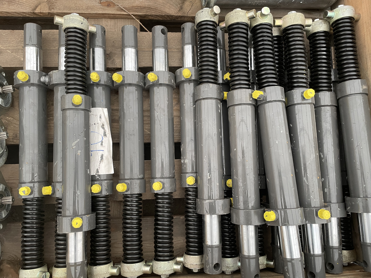 Claas Tucano - siłownik hydrauliczny siekacza słomy 0000406402 - Гидравлический цилиндр для Сельскохозяйственной техники: фото 1 Claas Tucano - siłownik hydrauliczny siekacza słomy 0000406402 - Гидравлический цилиндр для Сельскохозяйственной техники: фото 1