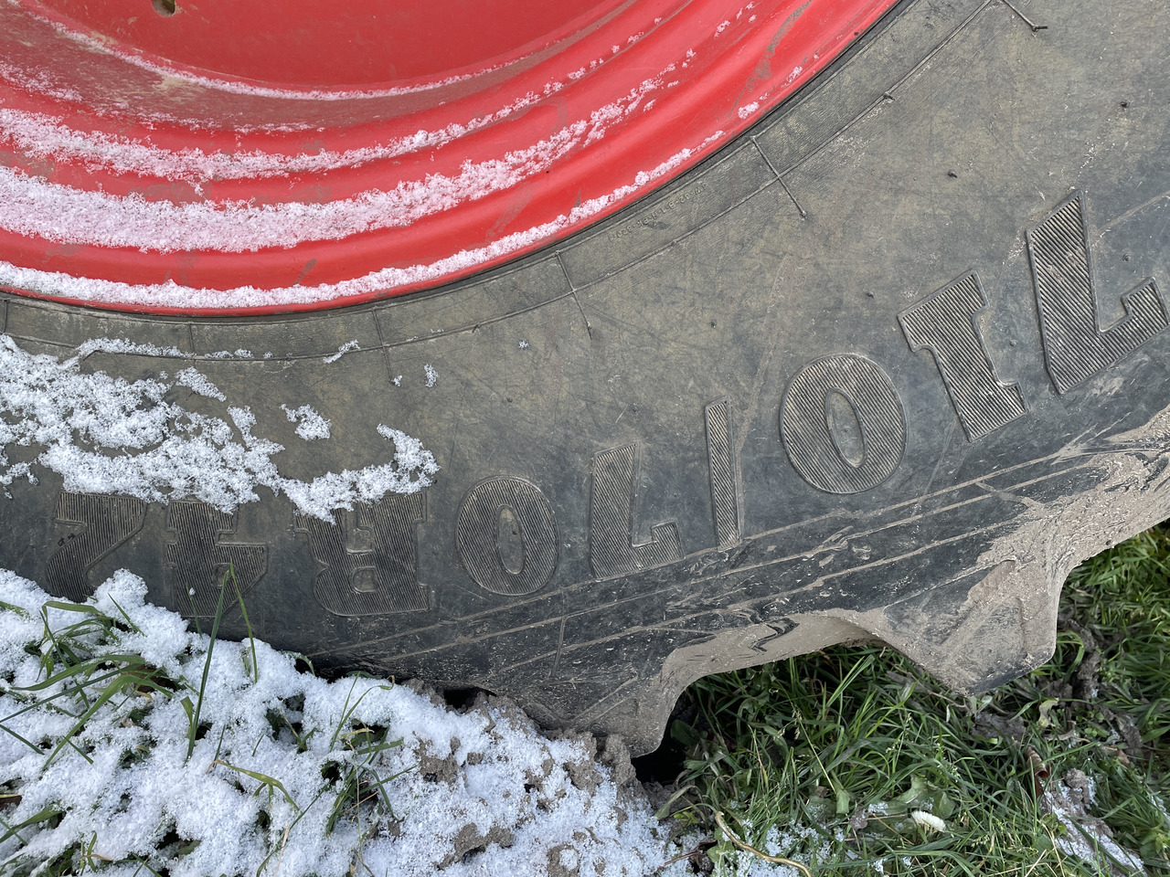 Fendt 828 Vario - opona 710/70R42 710/70/42 - Колесо для Сельскохозяйственной техники: фото 1 Fendt 828 Vario - opona 710/70R42 710/70/42 - Колесо для Сельскохозяйственной техники: фото 1