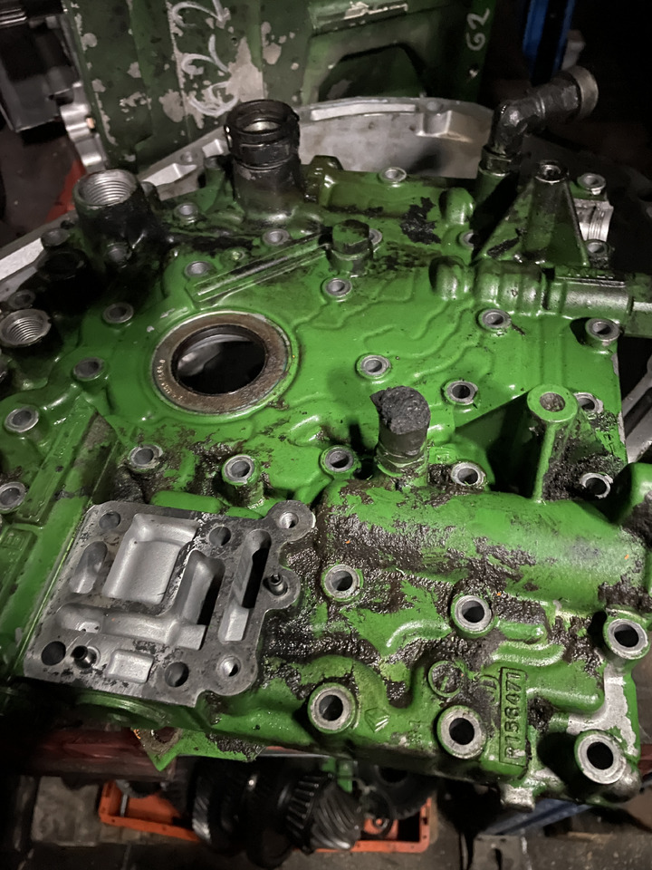 John Deere 6120 6220 6320 7220 7320 - pokrywa skrzyni biegów R156471 - Коробка передач и запчасти для Сельскохозяйственной техники: фото 1 John Deere 6120 6220 6320 7220 7320 - pokrywa skrzyni biegów R156471 - Коробка передач и запчасти для Сельскохозяйственной техники: фото 1