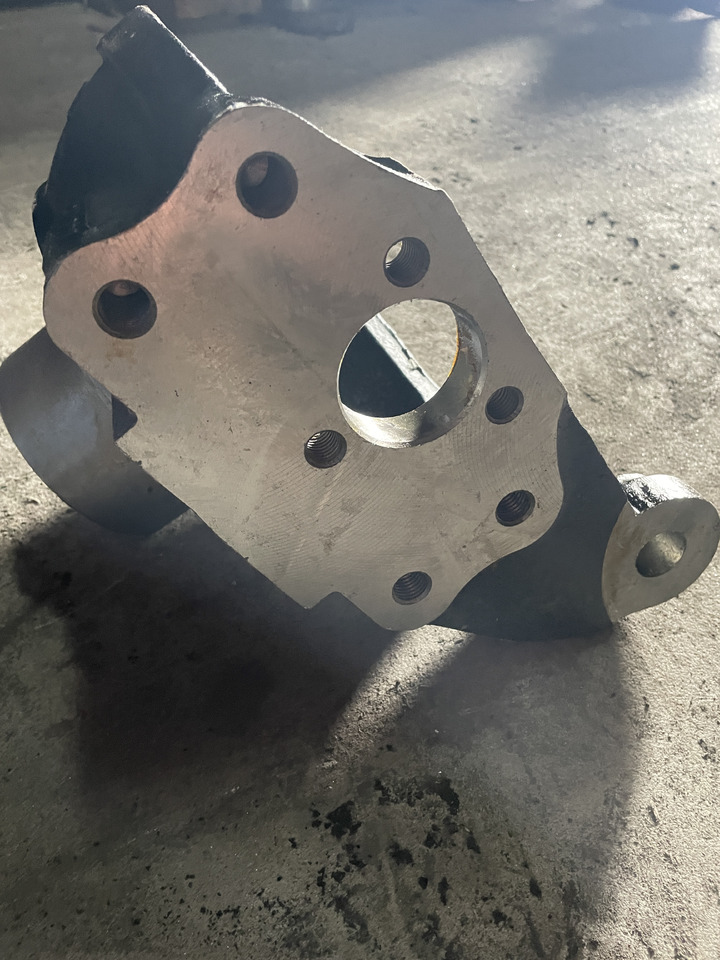 John Deere sieczkarnia 7200 7300 7400 7500 7700 7800 - zwrotnica ER145011 12863 - Поворотный кулак для Сельскохозяйственной техники: фото 1 John Deere sieczkarnia 7200 7300 7400 7500 7700 7800 - zwrotnica ER145011 12863 - Поворотный кулак для Сельскохозяйственной техники: фото 1