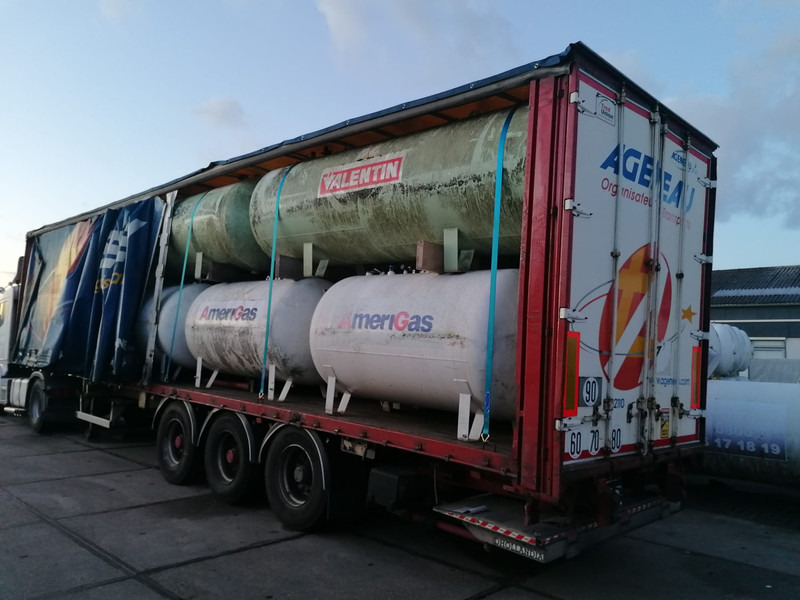 Curtain semi-trailer with used aboveground 2700 &4850L tanks Gas, Gaz, LPG, GPL, Propane, Butane tank ID 8.370 - Полуприцеп-цистерна: фото 1 Curtain semi-trailer with used aboveground 2700 &4850L tanks Gas, Gaz, LPG, GPL, Propane, Butane tank ID 8.370 - Полуприцеп-цистерна: фото 1