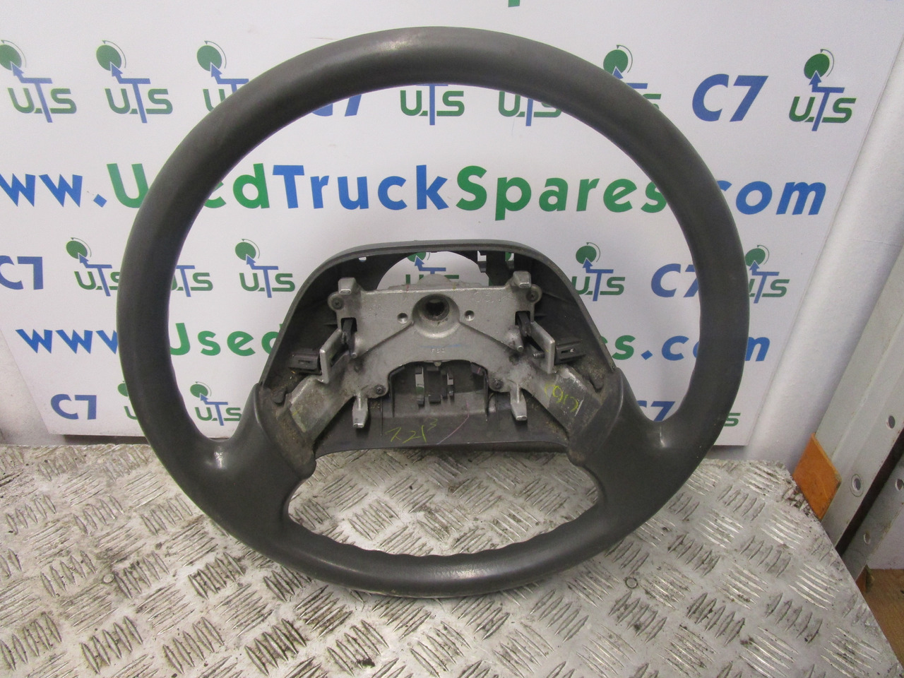ISUZU N75 4HK1 STEERING WHEEL - Рулевое управление для Грузовиков: фото 1 ISUZU N75 4HK1 STEERING WHEEL - Рулевое управление для Грузовиков: фото 1