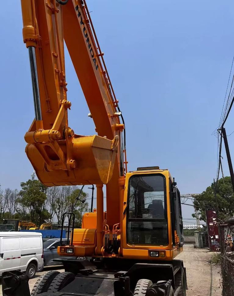 DOOSAN DH 210W-7 - Колёсный экскаватор: фото 1 DOOSAN DH 210W-7 - Колёсный экскаватор: фото 1