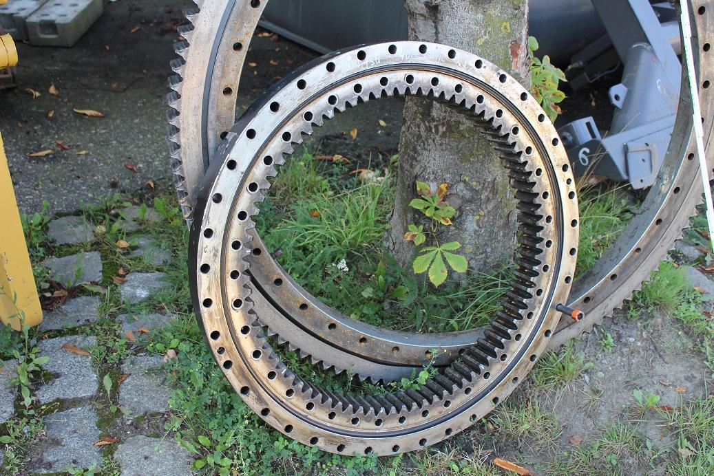 Komatsu PW 95 - Поворотное кольцо для Строительной техники: фото 1 Komatsu PW 95 - Поворотное кольцо для Строительной техники: фото 1