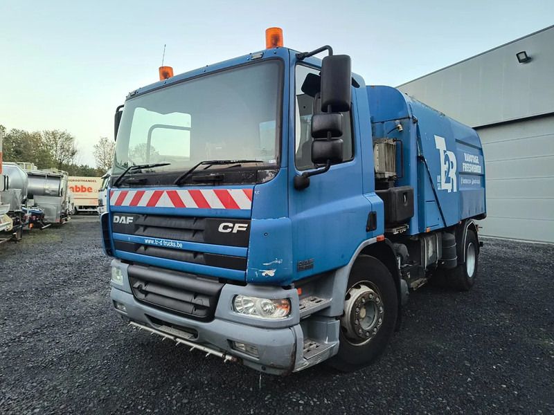 DAF CF 75.250 DRIVING CONDITION - SWEEPER NEEDS REPAIRMENT - Подметально-уборочная машина: фото 1 DAF CF 75.250 DRIVING CONDITION - SWEEPER NEEDS REPAIRMENT - Подметально-уборочная машина: фото 1