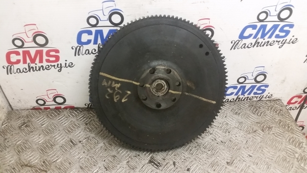 Fiat 780 Engine Flywheel And Ring Gear. |please Check By The Photos. - Маховик для Тракторов: фото 1 Fiat 780 Engine Flywheel And Ring Gear. |please Check By The Photos. - Маховик для Тракторов: фото 1