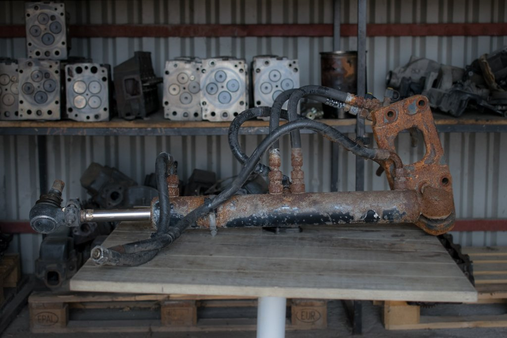 MAN TGA FOR THIRD AXLE - Гидравлический цилиндр для Грузовиков: фото 1 MAN TGA FOR THIRD AXLE - Гидравлический цилиндр для Грузовиков: фото 1