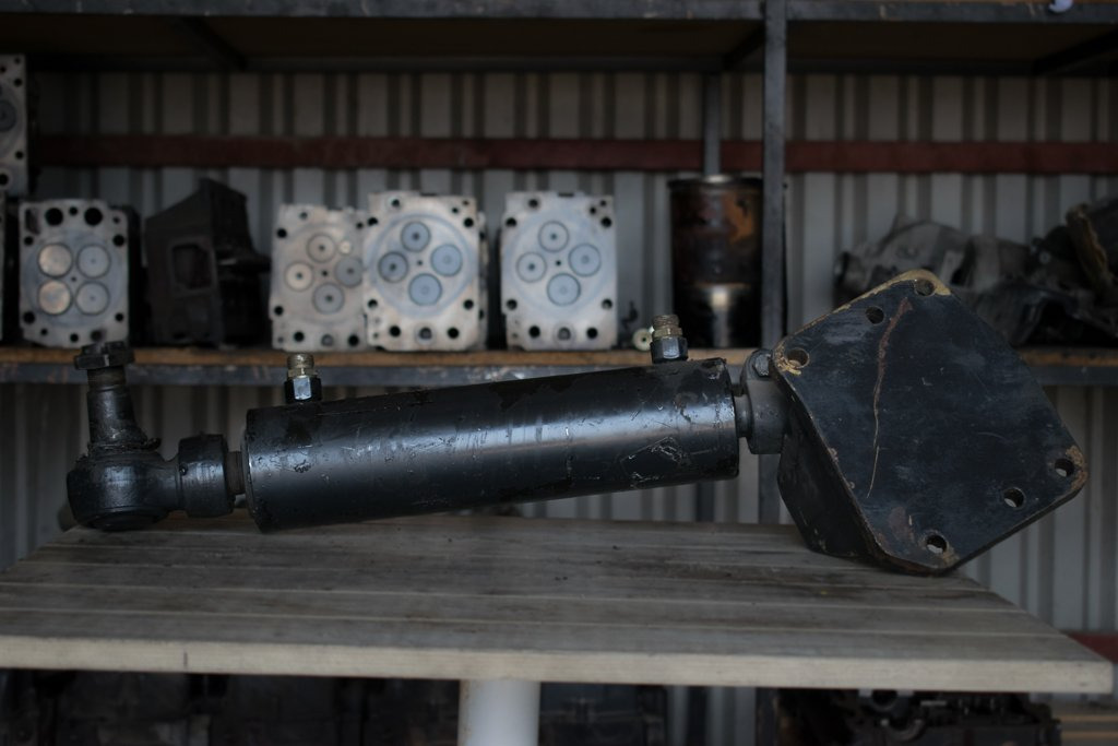 MAN TGA HYDRAULIC STEERING BOTTLE - Гидравлический цилиндр для Грузовиков: фото 1 MAN TGA HYDRAULIC STEERING BOTTLE - Гидравлический цилиндр для Грузовиков: фото 1