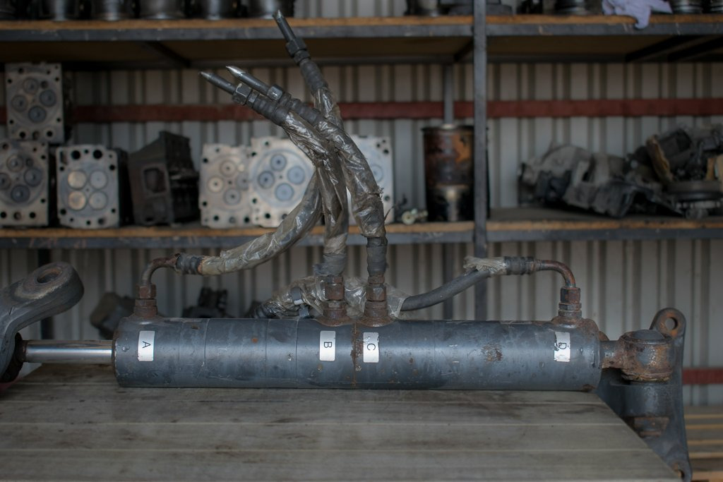 MERCEDES-BENZ ACTROS - Гидравлический цилиндр для Грузовиков: фото 1 MERCEDES-BENZ ACTROS - Гидравлический цилиндр для Грузовиков: фото 1