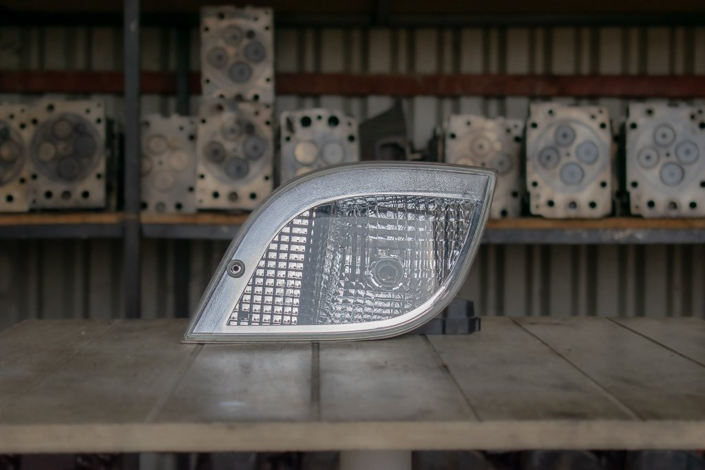 MERCEDES-BENZ ATEGO CORNER FLASHLIGHT II - DRIVER - Свет/ Освещение для Грузовиков: фото 1 MERCEDES-BENZ ATEGO CORNER FLASHLIGHT II - DRIVER - Свет/ Освещение для Грузовиков: фото 1