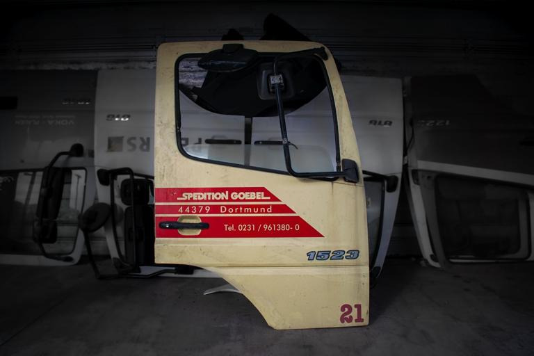 MERCEDES-BENZ ATEGO I - RIGHT - Дверь и запчасти для Грузовиков: фото 1 MERCEDES-BENZ ATEGO I - RIGHT - Дверь и запчасти для Грузовиков: фото 1