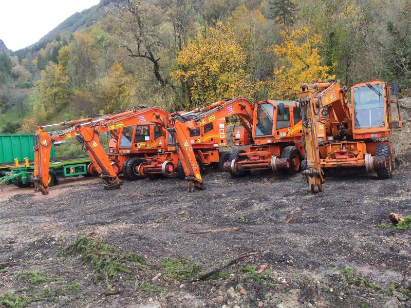 CASE Pelle Rail Route (PRIX POSSIBLE POUR LE LOT) - Колёсный экскаватор: фото 1 CASE Pelle Rail Route (PRIX POSSIBLE POUR LE LOT) - Колёсный экскаватор: фото 1